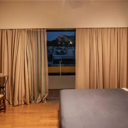 Lycabettus View Vintage Penthouse Flat In Exarchia *